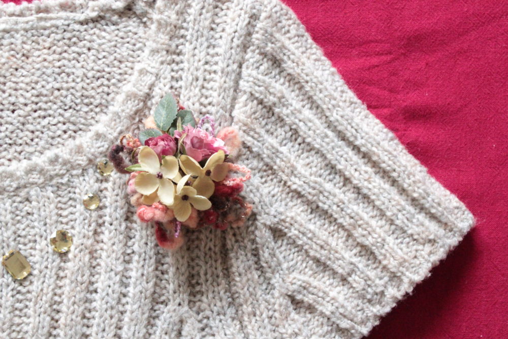 knit-corsage